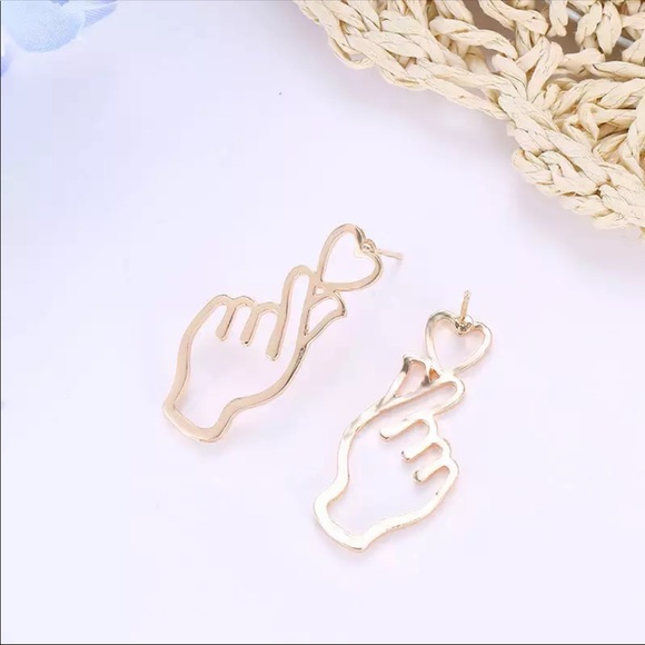 New Korea Personality Heart Women Drop Earrings - Picture 3 of 3